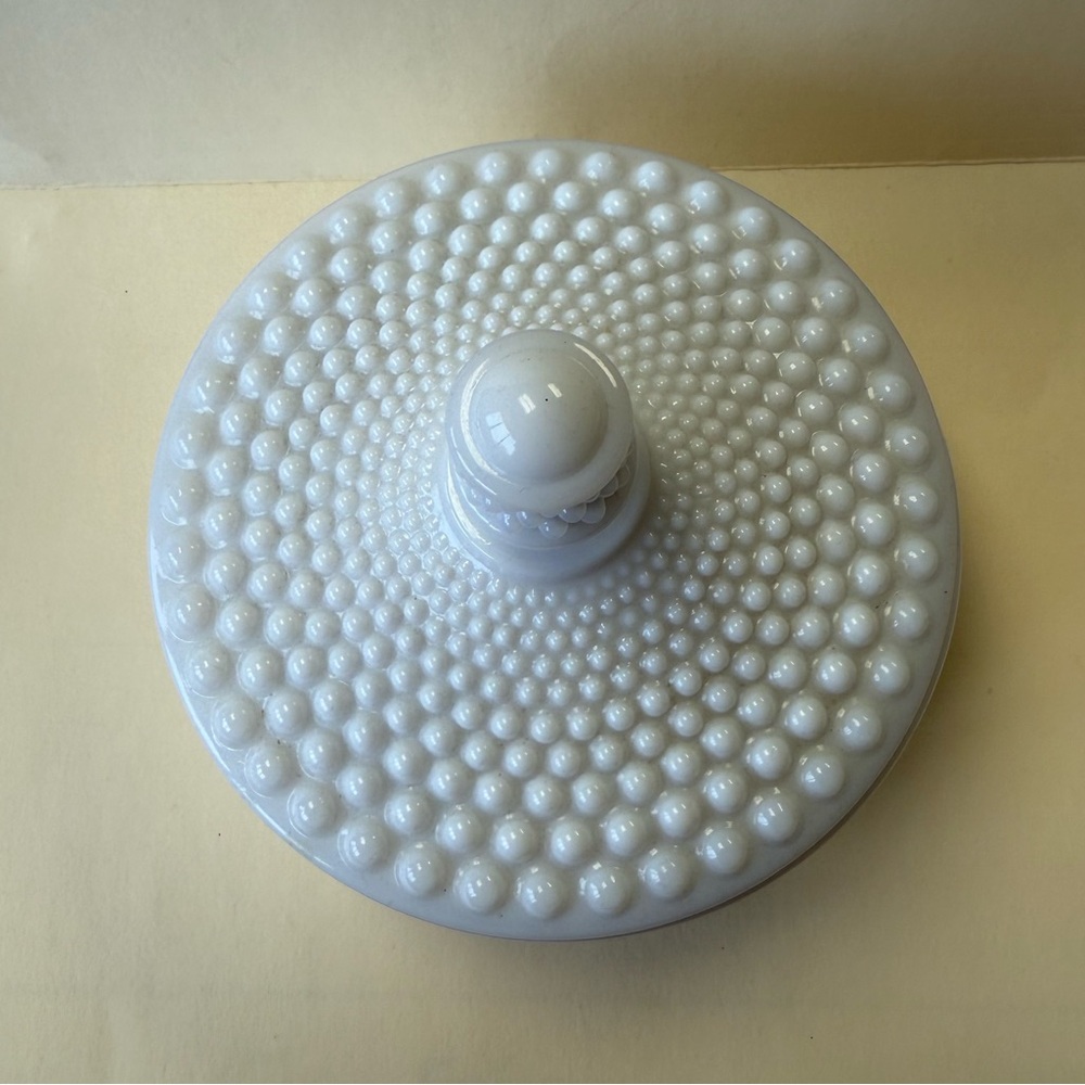 Vintage Westmoreland American Hobnail Milk Glass Puff Box Covered Candy Dish. - Picture 4 of 11